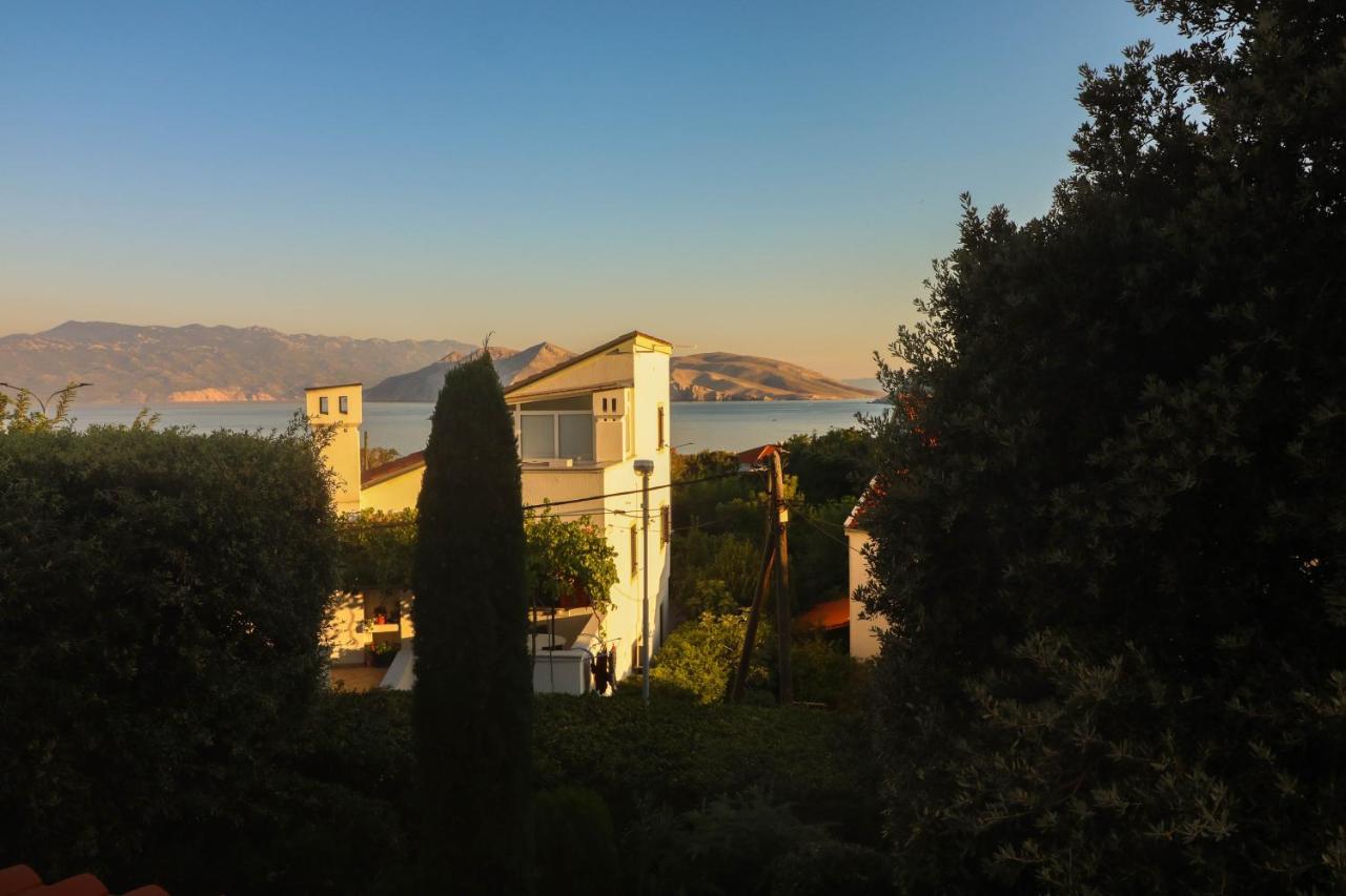 Apartments Blue And Green With Balcony Baška Eksteriør billede